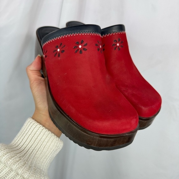 Y2K Tommy Hilfiger red suede wood clogs size 8.5 - Picture 3 of 15